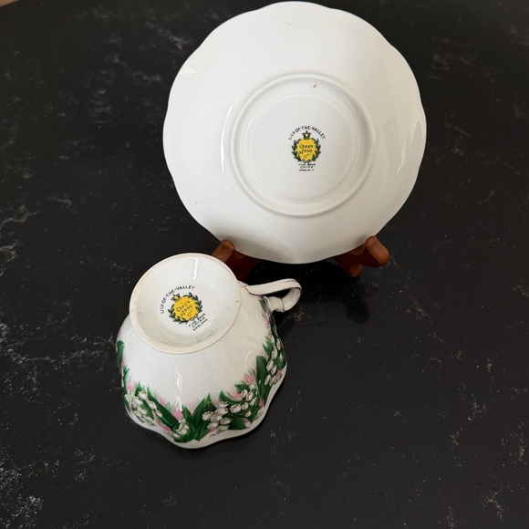Queen Anne Bone China Teacup & Saucer Lily of the Valley - Picture 5 of 5